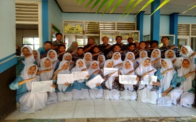 DUKCAPIL Kabupaten Jakarta Pusat MEMFASILITASI LAYANAN PEREKAMAN E-KTP DI SMAN Cicalengka